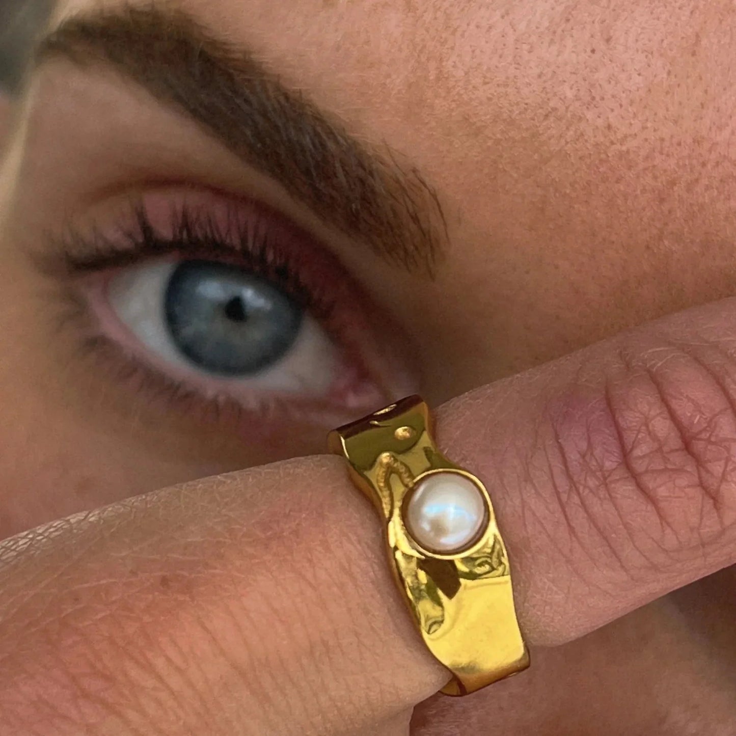 LAVA DE ORO PEARL RING